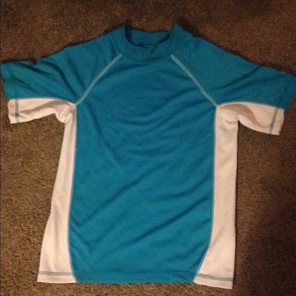 Tee shirt